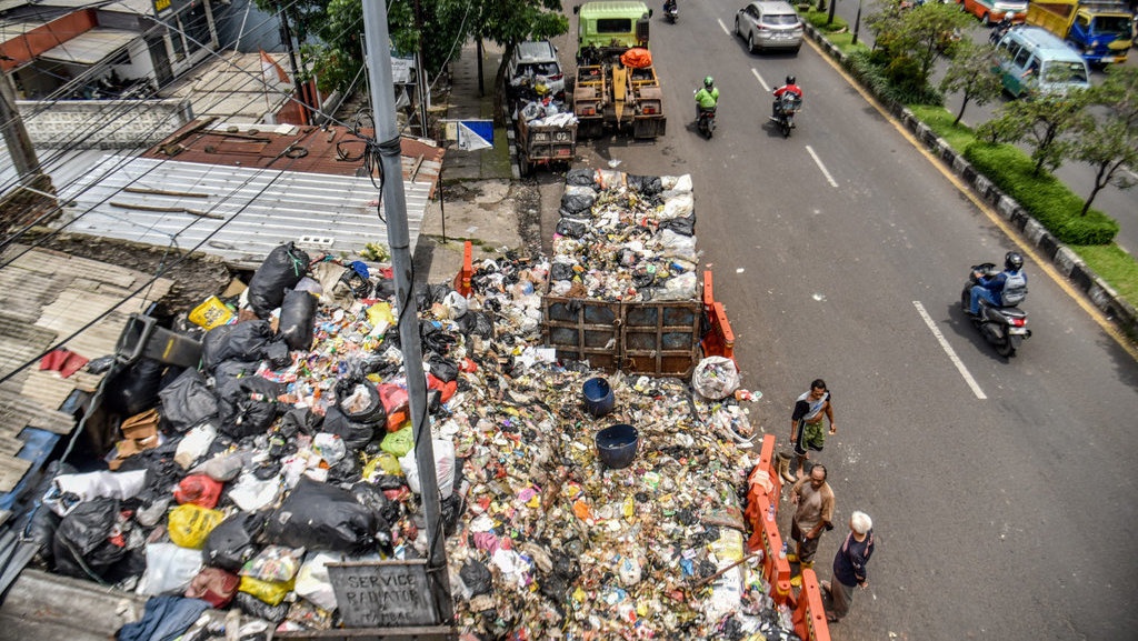 Kota Bandung Kembali Darurat Sampah, Timbunan Capai 4.000 Rit Kota Bandung Kembali Darurat Sampah, Timbunan Capai 4.000 Rit