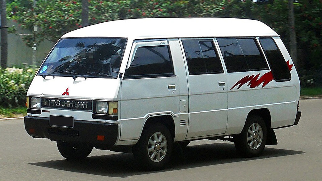 Mitsubishi L300: Antar Orang Oke, Angkut Pasir Oke, Reli pun Oke Mitsubishi L300: Antar Orang Oke, Angkut Pasir Oke, Reli pun Oke
