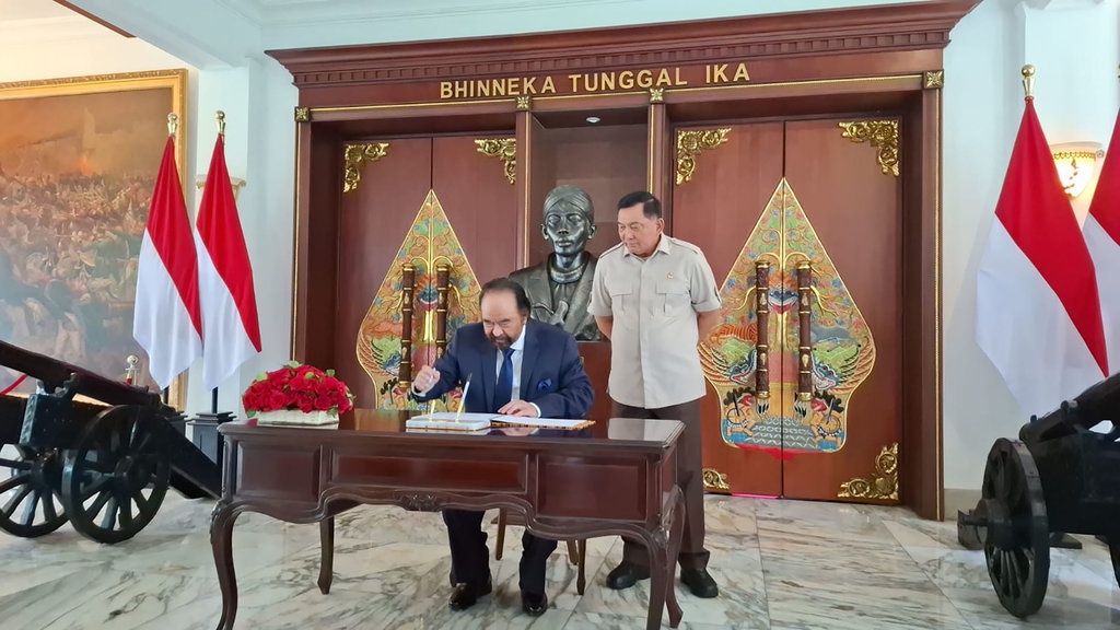 Ketum Nasdem Surya Paloh Temui Menhan Sjafrie Sjamsoeddin Ketum Nasdem Surya Paloh Temui Menhan Sjafrie Sjamsoeddin