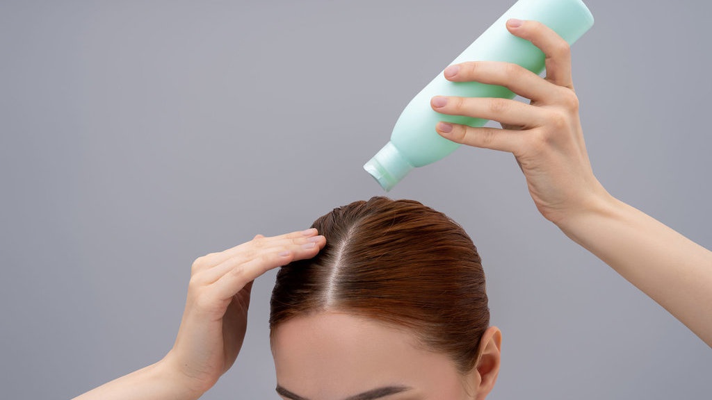 7 Rekomendasi Shampo Anti Jamur dan Ketombe Kulit Kepala 7 Rekomendasi Shampo Anti Jamur dan Ketombe Kulit Kepala