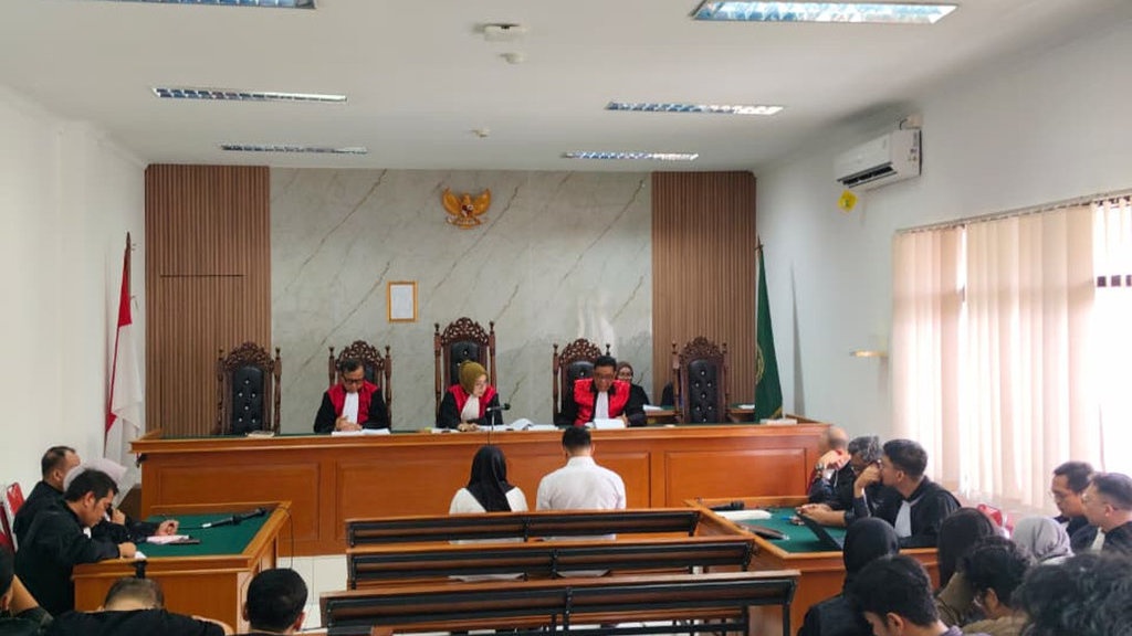 Bisma & Sri Divonis 7 Tahun Bui dalam Kasus Korupsi Bandung Zoo