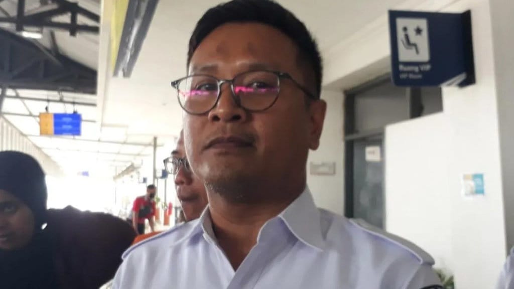 KAI Commuter Benarkan KRL Keluarkan Asap di Tanjung Barat KAI Commuter Benarkan KRL Keluarkan Asap di Tanjung Barat