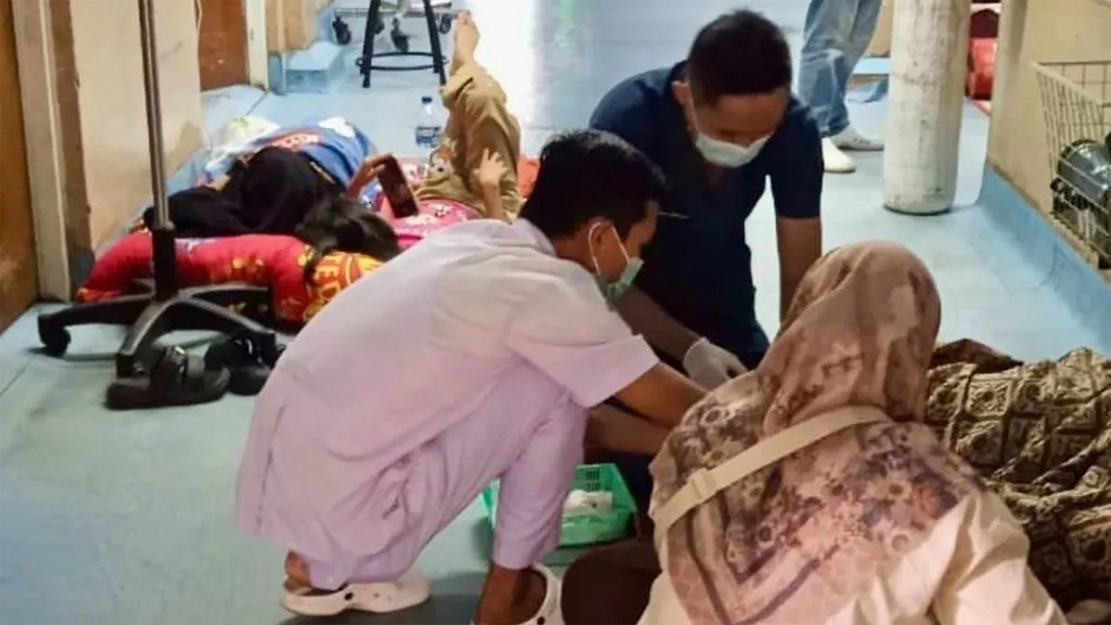 RSUD Meulaboh Rawat Pasien di Lantai Gegara Bed Medis Terbatas RSUD Meulaboh Rawat Pasien di Lantai Gegara Bed Medis Terbatas