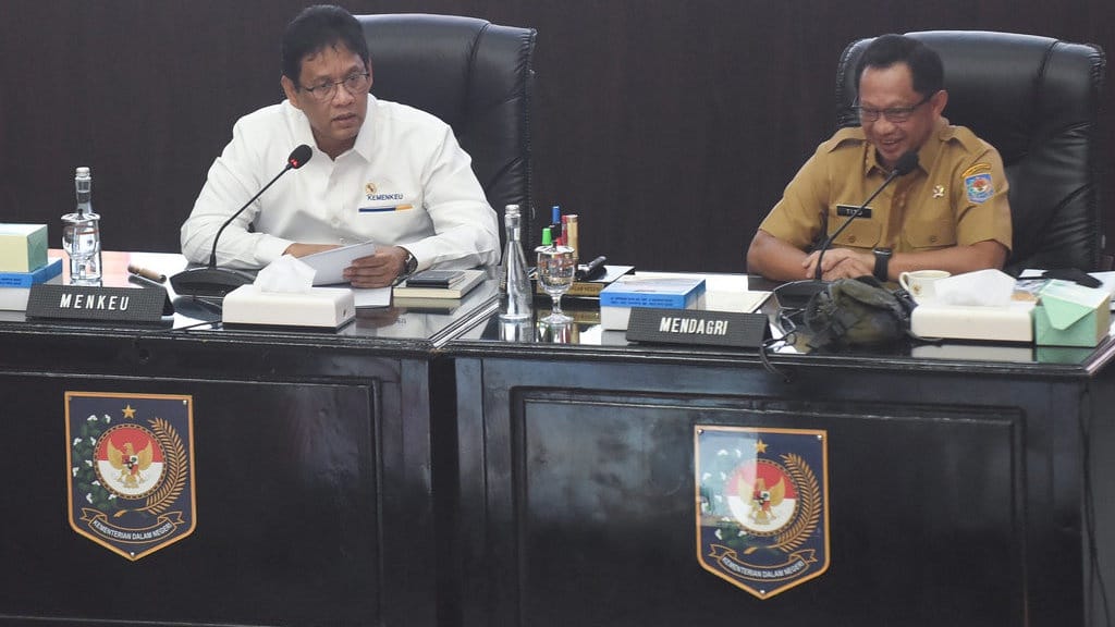 Menkeu Tegur Pemda: Surplus Bukan Ditabung, Tapi untuk Rakyat Menkeu Tegur Pemda: Surplus Bukan Ditabung, Tapi untuk Rakyat