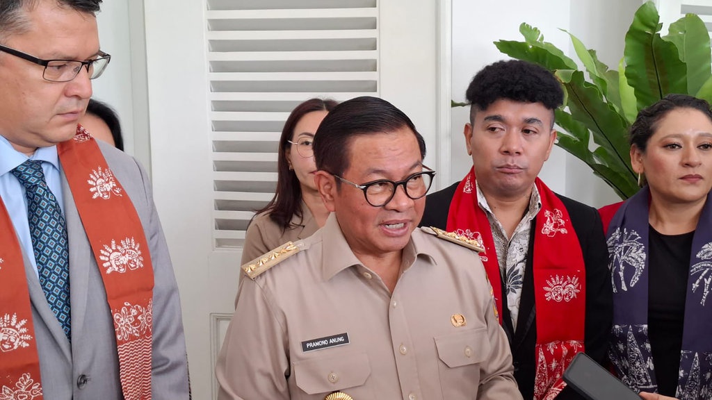 Pramono Singgung Peran Santri sebagai Penjaga Moral Bangsa Pramono Singgung Peran Santri sebagai Penjaga Moral Bangsa