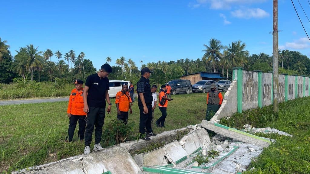 BNPB Serahkan Bantuan Rp325 Juta Untuk Korban Gempa Sarmi BNPB Serahkan Bantuan Rp325 Juta Untuk Korban Gempa Sarmi