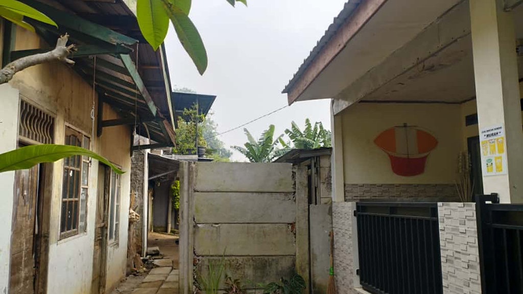 7 Rumah Warga di Pondok Aren Dikurung Tembok oleh Graha Raya 7 Rumah Warga di Pondok Aren Dikurung Tembok oleh Graha Raya