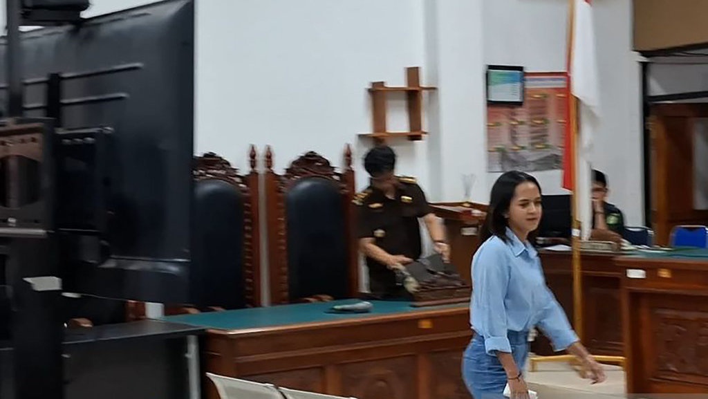 Hakim Vonis Pemasok Anak ke Eks Kapolres Ngada 11 Tahun Bui