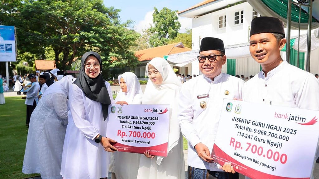 Hari Santri, Bupati Ipuk Beri Insentif bagi 14 Ribu Guru Ngaji Hari Santri, Bupati Ipuk Beri Insentif bagi 14 Ribu Guru Ngaji