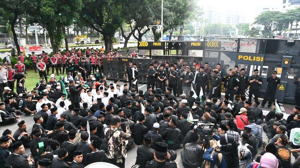 Pagar Nusa Demo Depan KPI-Komdigi, Minta Hak Siar Trans7 Dicabut