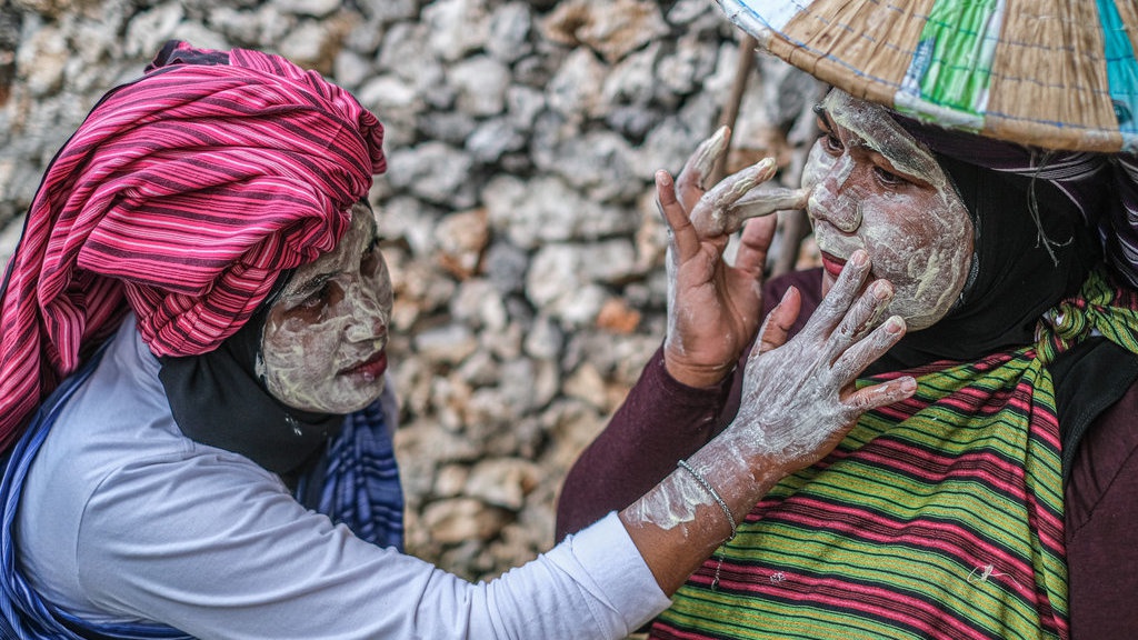 Wowine Wakatobi Simbol Kekuatan & Kemandirian Perempuan Maritim Wowine Wakatobi Simbol Kekuatan & Kemandirian Perempuan Maritim