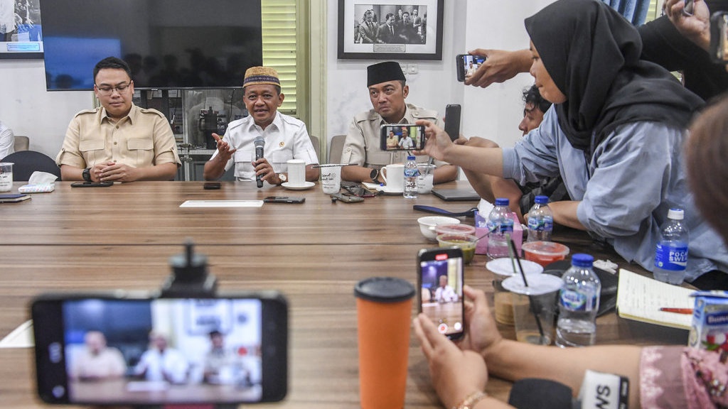 Bahlil Pamer Lifting Minyak Melebihi Target APBN per 2025 Bahlil Pamer Lifting Minyak Melebihi Target APBN per 2025