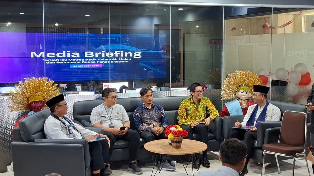 BRIN: Mikroplastik di Air Hujan dari Pakaian Sintetis & Plastik