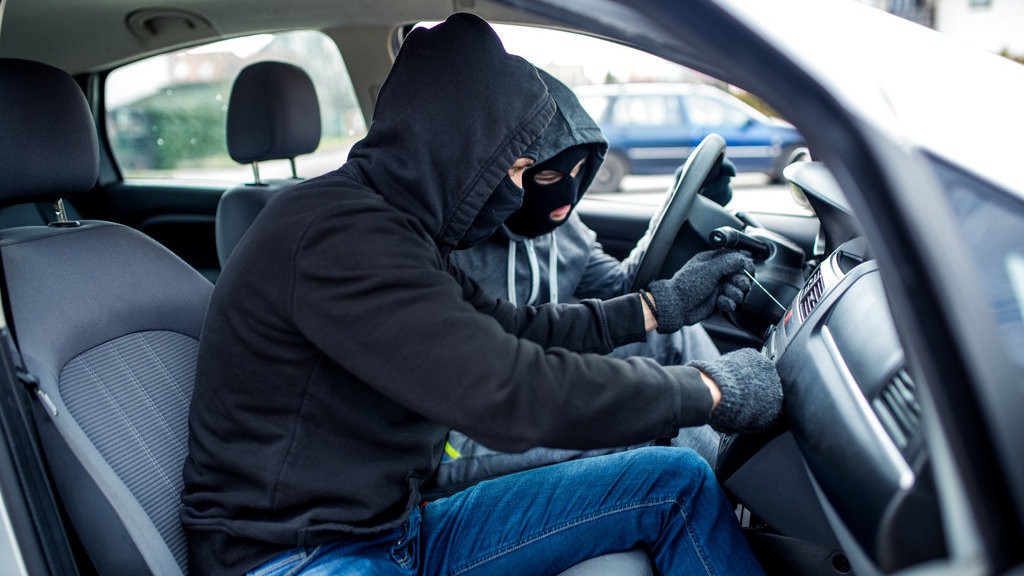 Pencuri Kabur Naik Motor Tinggalkan Mobil Curian di Depok Pencuri Kabur Naik Motor Tinggalkan Mobil Curian di Depok