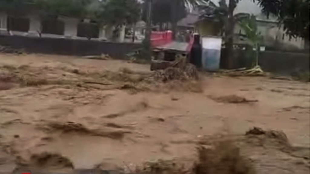 Update Banjir-Longsor Sukabumi Hari Ini, Penyebab, & Dampaknya Update Banjir-Longsor Sukabumi Hari Ini, Penyebab, & Dampaknya
