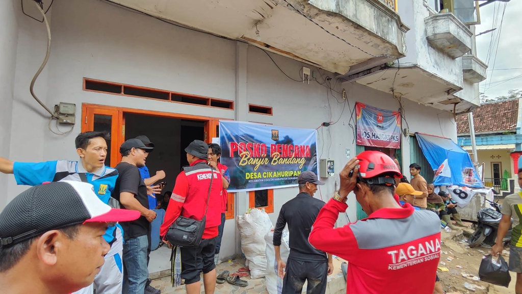 Kemensos Kirim Bantuan untuk Korban Banjir Bandang di Sukabumi Kemensos Kirim Bantuan untuk Korban Banjir Bandang di Sukabumi