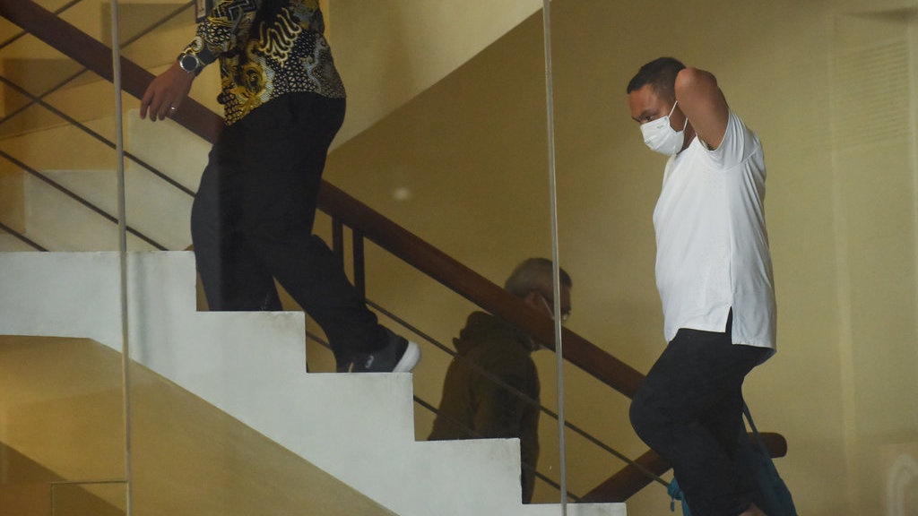 Gubernur Riau Kena OTT KPK saat Sedang di Sebuah Kafe Gubernur Riau Kena OTT KPK saat Sedang di Sebuah Kafe