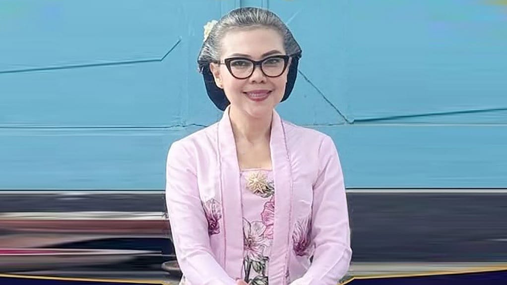 Profil GKR Timoer Anak Tertua PB XIII dan Silsilah Keluarga Profil GKR Timoer Anak Tertua PB XIII dan Silsilah Keluarga