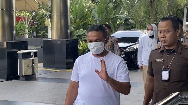 Gubernur Riau Abdul Wahid Tiba di Gedung KPK Usai Terjaring OTT Gubernur Riau Abdul Wahid Tiba di Gedung KPK Usai Terjaring OTT