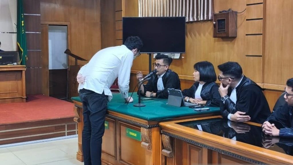 Priguna Terdakwa Kasus KS di RSHS Bandung Divonis 11 Tahun Bui Priguna Terdakwa Kasus KS di RSHS Bandung Divonis 11 Tahun Bui