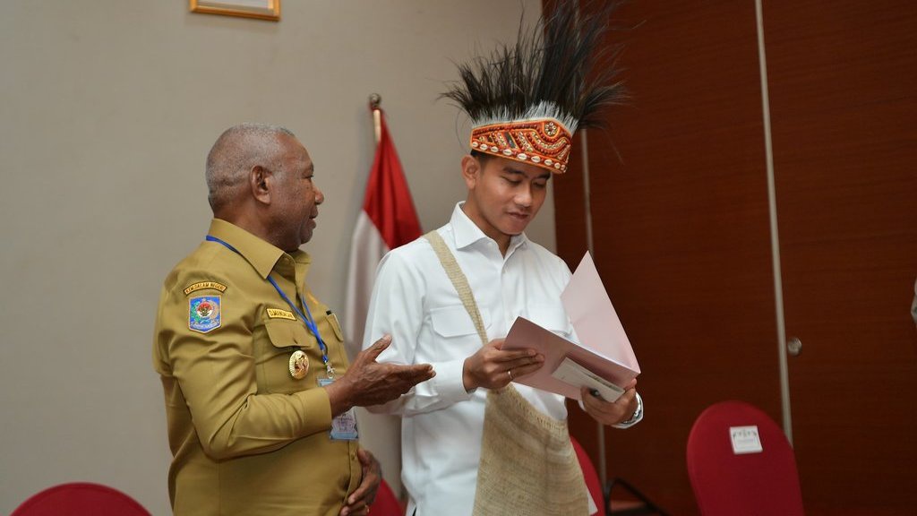 Gibran Minta Tokoh Masyarakat Papua Awasi Penggunaan Dana Otsus Gibran Minta Tokoh Masyarakat Papua Awasi Penggunaan Dana Otsus