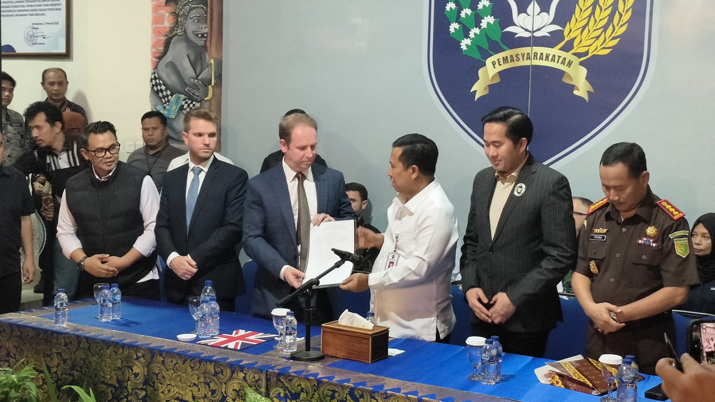 Pemerintah Indonesia Pulangkan 2 Napi Kasus Narkoba Asal Inggris Pemerintah Indonesia Pulangkan 2 Napi Kasus Narkoba Asal Inggris