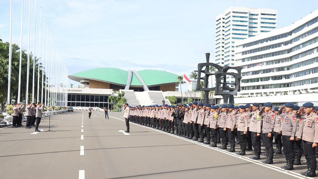 1.464 Polisi Kawal Aksi Unjuk Rasa Buruh di Depan Gedung DPR 1.464 Polisi Kawal Aksi Unjuk Rasa Buruh di Depan Gedung DPR