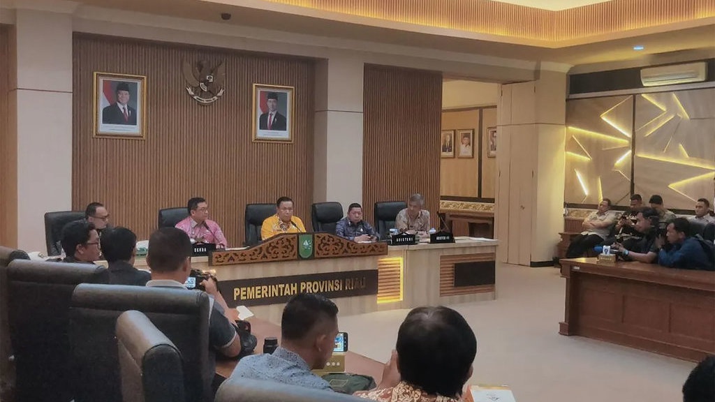 Plt Gubernur Riau Bantah Jadi Saksi Pelapor Korupsi Abdul Wahid Plt Gubernur Riau Bantah Jadi Saksi Pelapor Korupsi Abdul Wahid