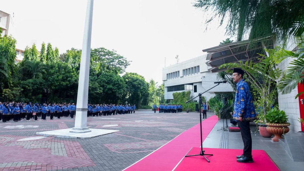 Pimpin Upacara Hari Pahlawan 2025, Gus Ipul: Jaga Api Perjuangan Pimpin Upacara Hari Pahlawan 2025, Gus Ipul: Jaga Api Perjuangan