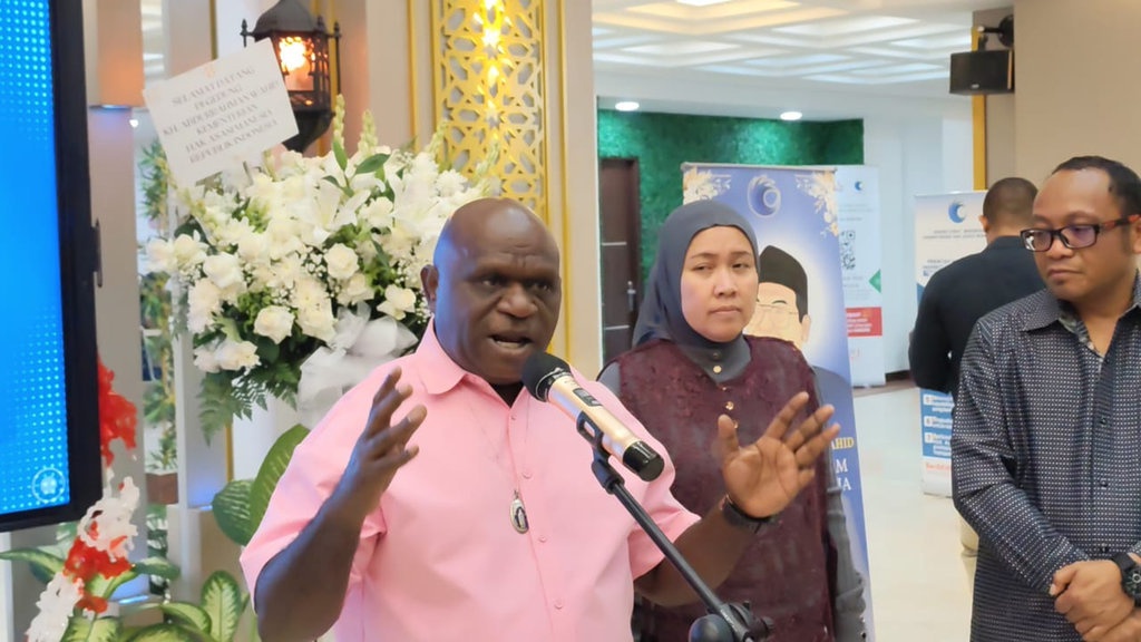 Pigai Nilai Polisi & Komnas HAM Lebih Tepat Usut Kasus Marsinah Pigai Nilai Polisi & Komnas HAM Lebih Tepat Usut Kasus Marsinah