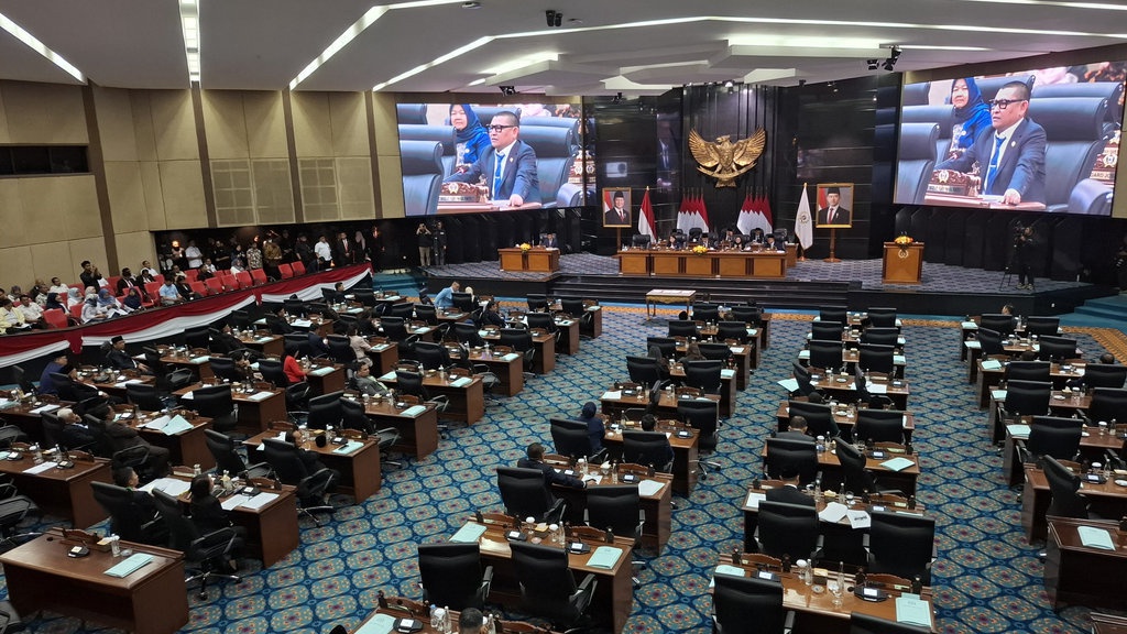 Rapat Paripurna Memanas, Sejumlah Anggota DPRD DKI Walk Out Rapat Paripurna Memanas, Sejumlah Anggota DPRD DKI Walk Out