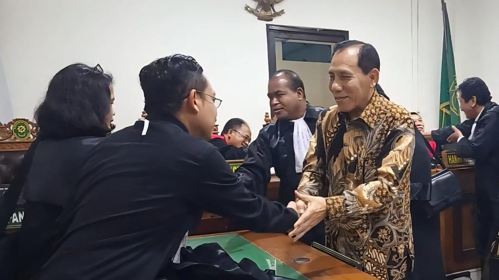 Bambang Raya Divonis 8 Bulan Bui di Kasus Tari Striptis Semarang Bambang Raya Divonis 8 Bulan Bui di Kasus Tari Striptis Semarang