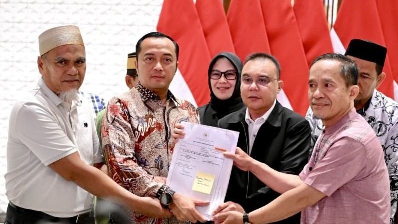 Sosok Abdul Muis & Rasnal Guru Luwu Utara yang Dipecat Sosok Abdul Muis & Rasnal Guru Luwu Utara yang Dipecat