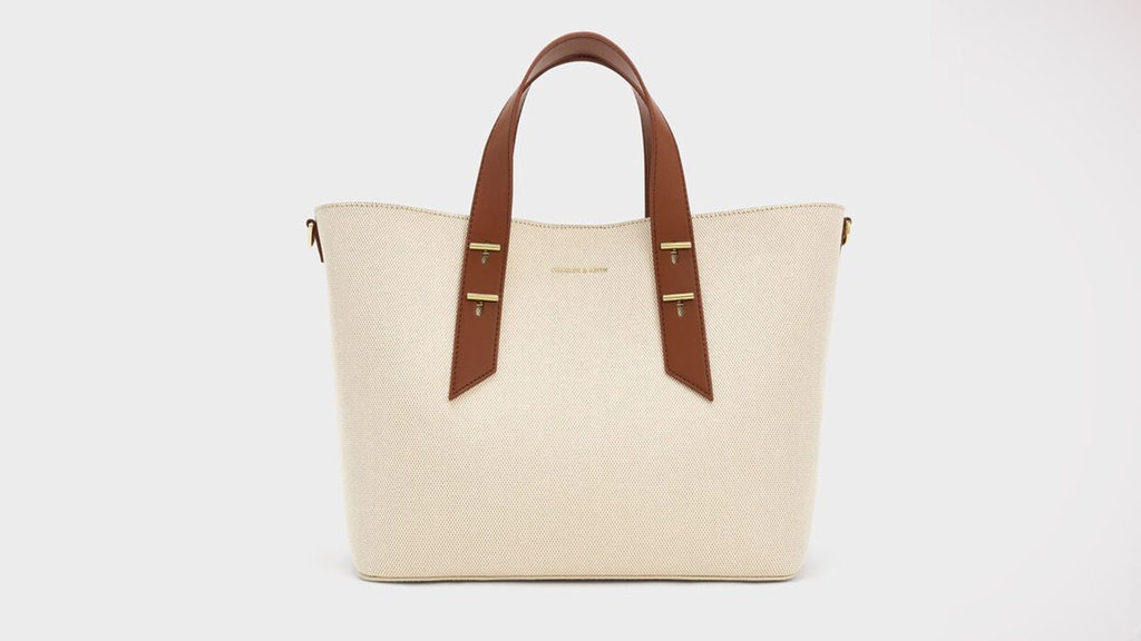 7 Rekomendasi Tas Calvin Klein untuk Perempuan & Harganya 7 Rekomendasi Tas Calvin Klein untuk Perempuan & Harganya