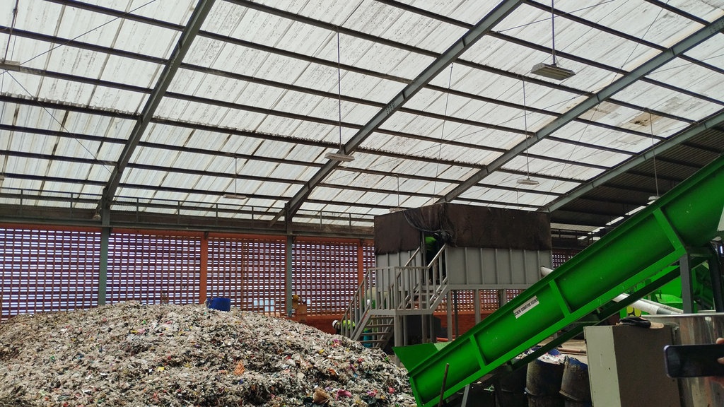 TPST Sentiong Olah 50 Ton Sampah Jadi RDF, Dibeli Indocement TPST Sentiong Olah 50 Ton Sampah Jadi RDF, Dibeli Indocement