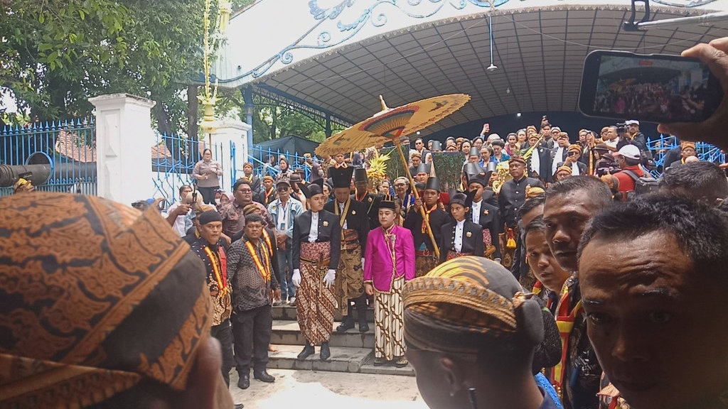 KGPAA Hamangkunegoro Ditetapkan sebagai Pakubuwana XIV KGPAA Hamangkunegoro Ditetapkan sebagai Pakubuwana XIV