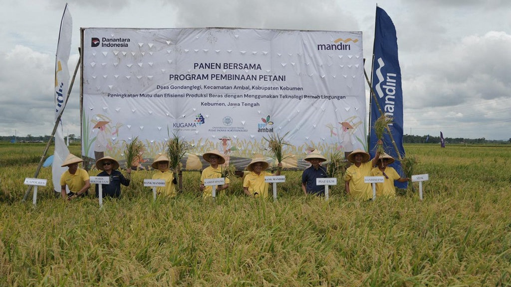 Bank Mandiri Dampingi Petani Kebumen untuk Hindari Gagal Panen Bank Mandiri Dampingi Petani Kebumen untuk Hindari Gagal Panen