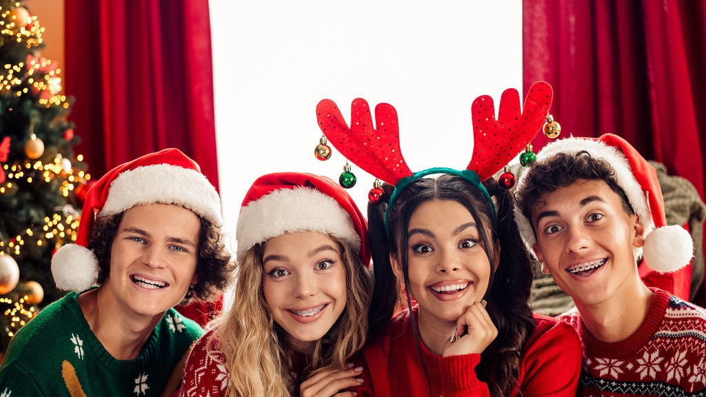 7 Rekomendasi Model Baju Natal Remaja Kekinian Terbaru 2025 7 Rekomendasi Model Baju Natal Remaja Kekinian Terbaru 2025