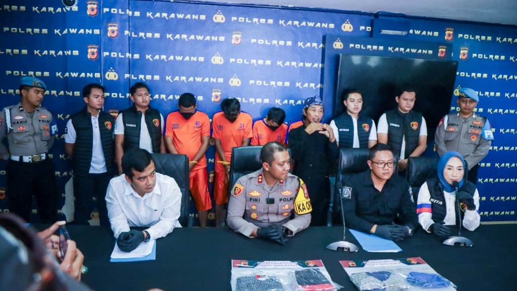 4 Orang Jadi Tersangka Pengeroyokan Anak Disabilitas di Karawang 4 Orang Jadi Tersangka Pengeroyokan Anak Disabilitas di Karawang