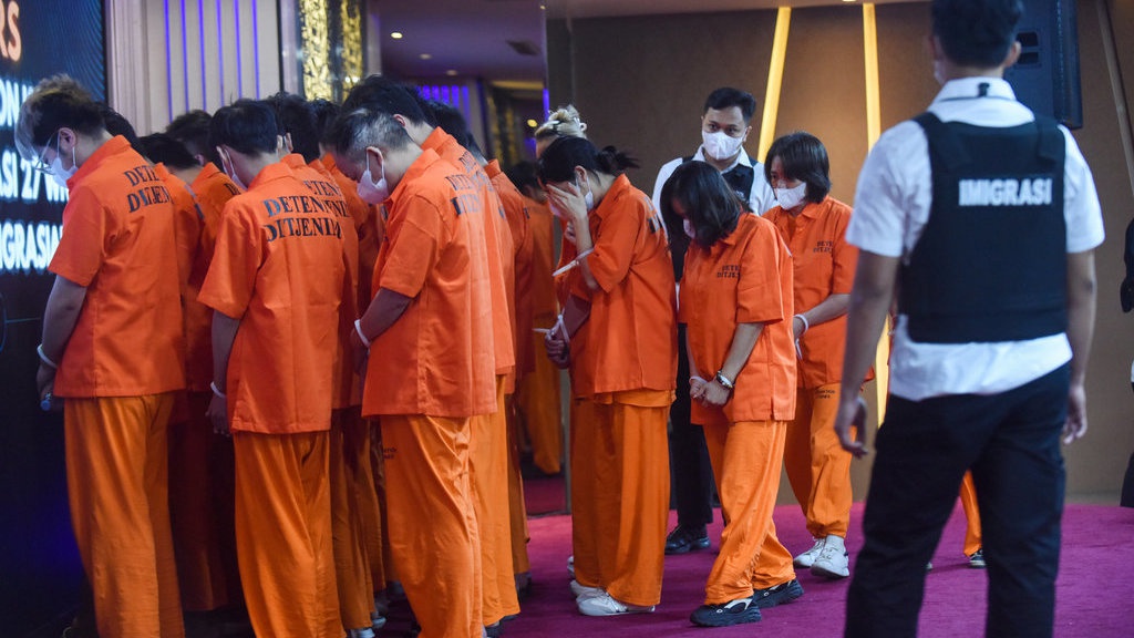 Imigrasi Tangkap 27 WN Cina Sindikat Penipuan Berkedok Polisi Imigrasi Tangkap 27 WN Cina Sindikat Penipuan Berkedok Polisi