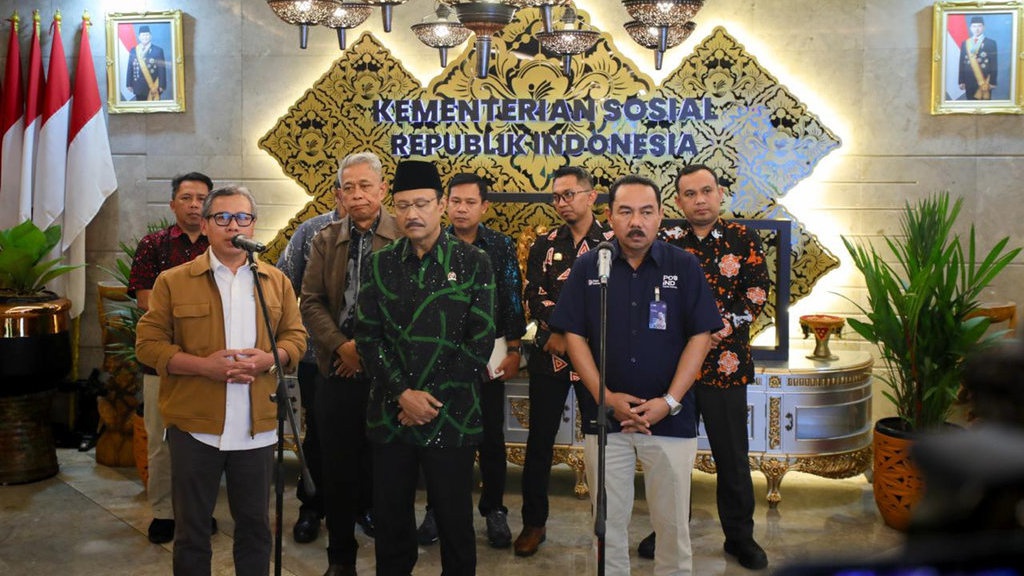 Gus Ipul Sebut 15,7 Juta KPM Sudah Terima Bansos Triwulan IV Gus Ipul Sebut 15,7 Juta KPM Sudah Terima Bansos Triwulan IV