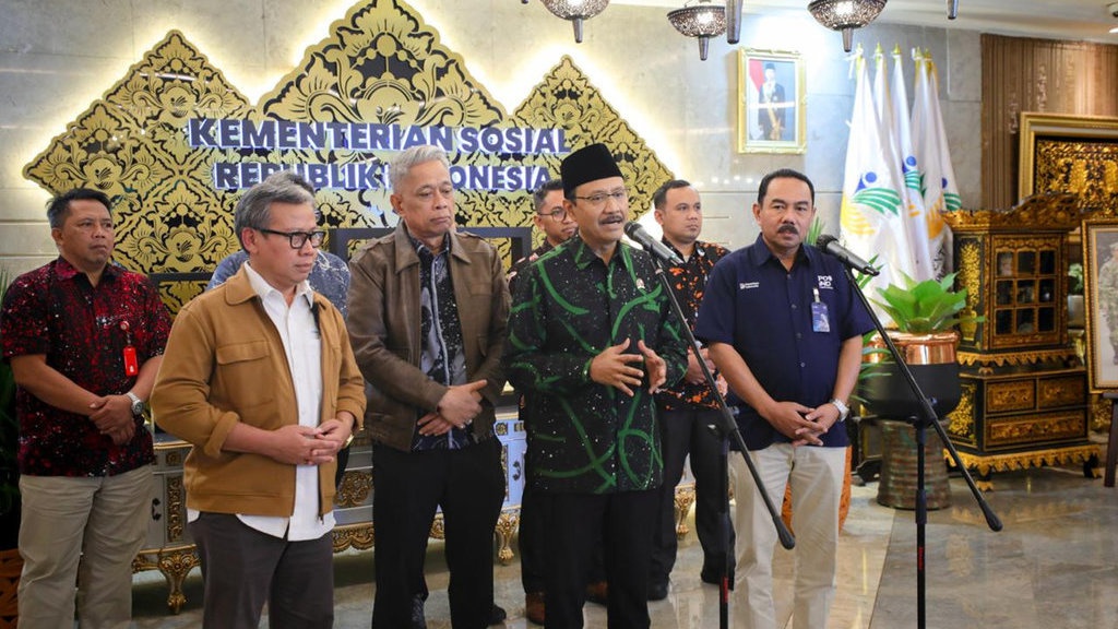 Gus Ipul Ajak Warga Berpartisipasi dalam Pemutakhiran DTSEN Gus Ipul Ajak Warga Berpartisipasi dalam Pemutakhiran DTSEN