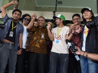 Slank Tolak Hak Angket KPK Melalui Konser Mini