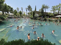 Bahaya Berenang di Kolam Air Kencing