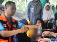 Solusi Masalah Sampah: Plastik Berbahan Singkong