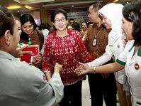 Menkes Tinjau Fasilitas Kesehatan di Stasiu   n Pasar Senen