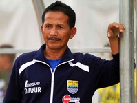 Persib dan Legenda yang Bimbang Djadjang Nurdjaman