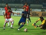 Mereka yang Tak Bisa Nonton Persib di Stadion