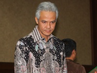 Ganjar Pranowo Ditolak Bersalaman dengan Anggota Panwas Jepara