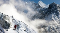 Ueli Steck, si Mesin Swiss yang Berakhir di Everest